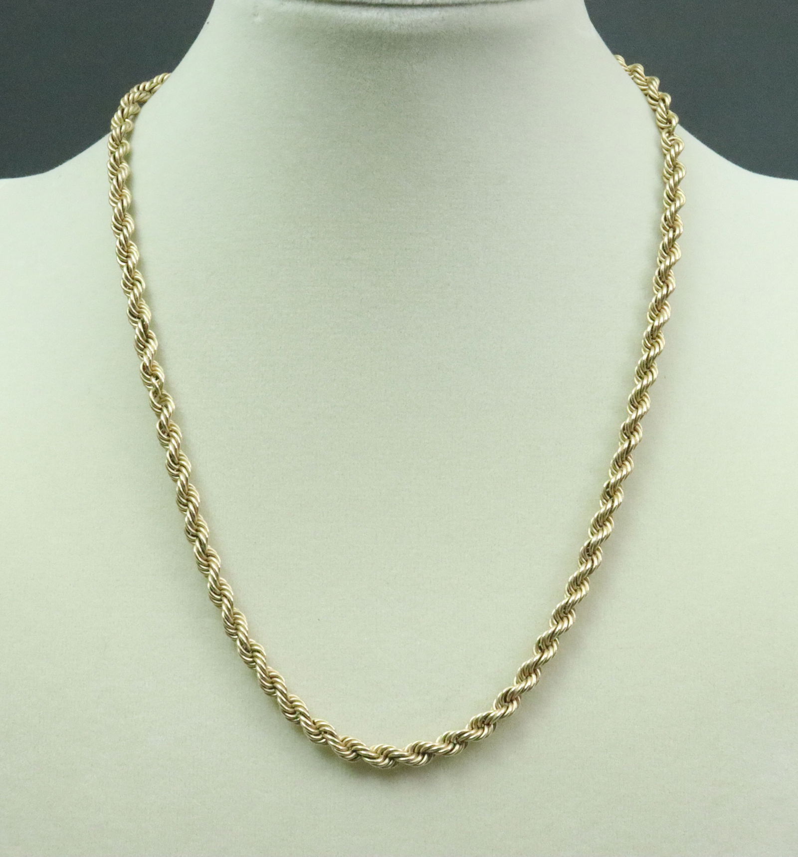 14K ROPE LINK NECKLACE: stamped 14K, safety catch, 17in., 16.1gms., Opening Bid $800