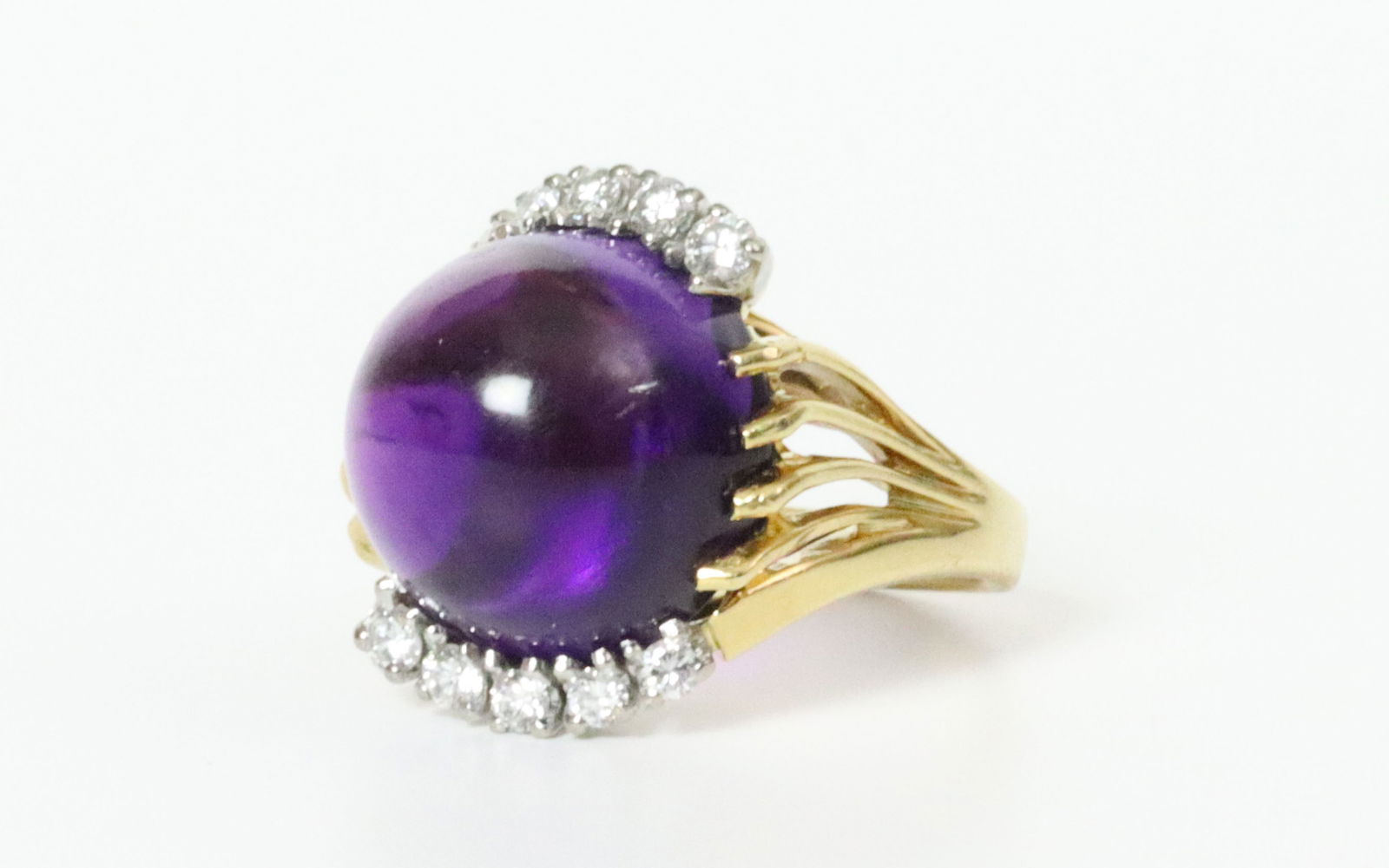 18K VINTAGE AMETHYST CABOCHON & DIAMOND RING (1 of 8)