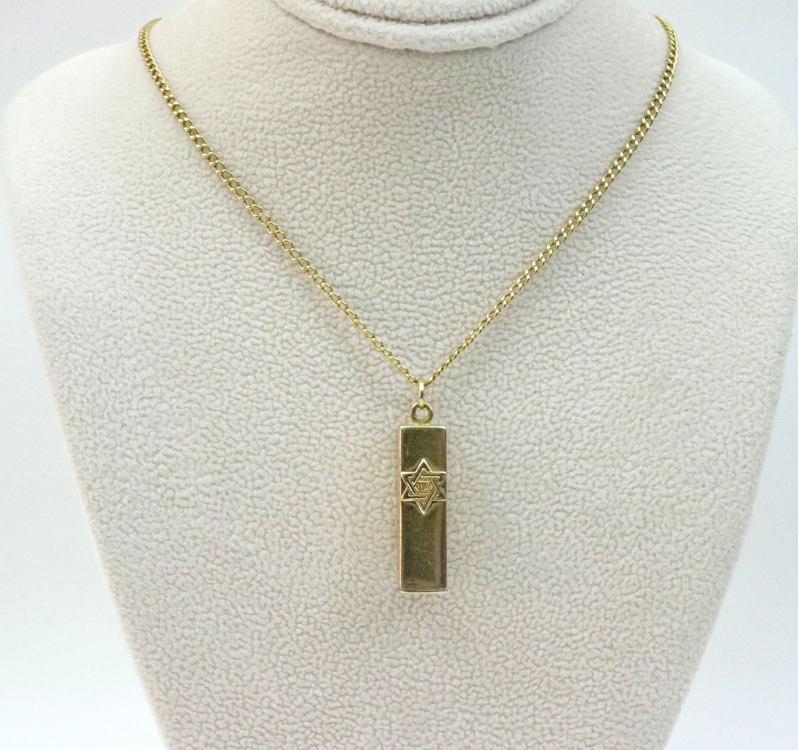 14K MEZUZAH PENDANT ON CHAIN: the pendant in Star of David motif, miniature prayer scroll inside, gold scuffs and dings, 1in., integrated on continuous curb link neckchain, 31in., each tests 14K, gross weight 11.1gms., Opening