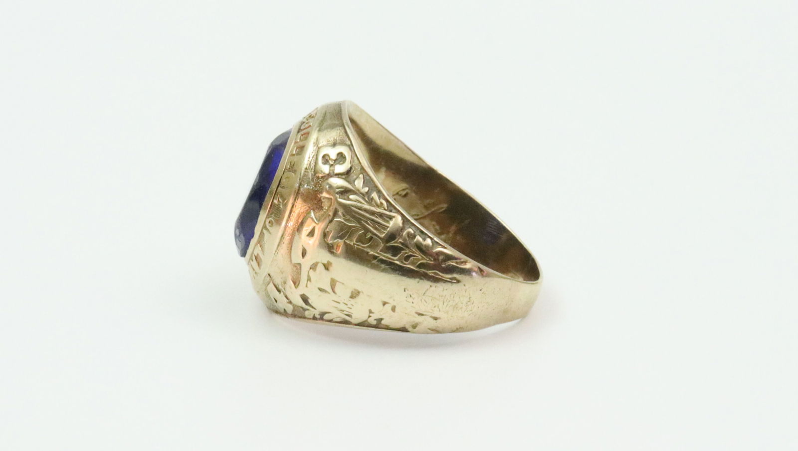 1943 10K COLLEGE RING - 2