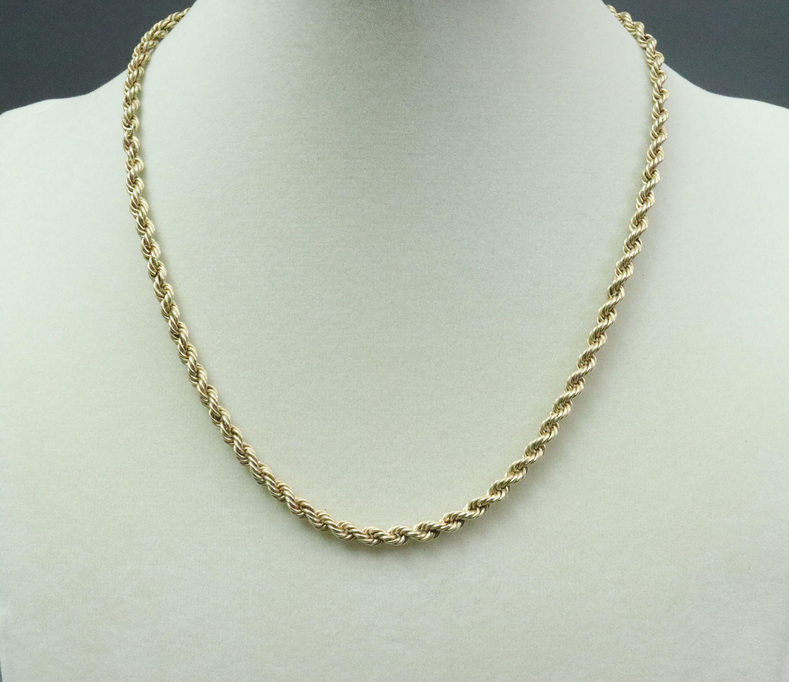 14K ROPE LINK NECKLACE: stamped 14K, 16in., 7gms., Opening Bid $400