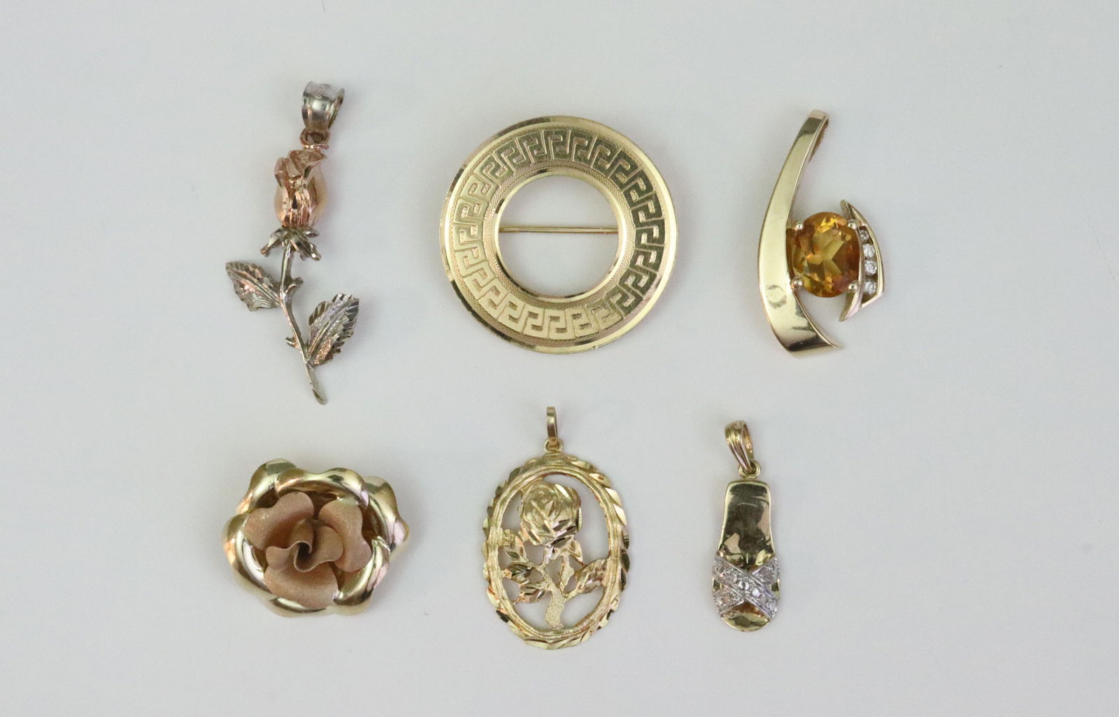 (6) PIECE GOLD GROUP - PIN & PENDANT CHARMS (1 of 2)
