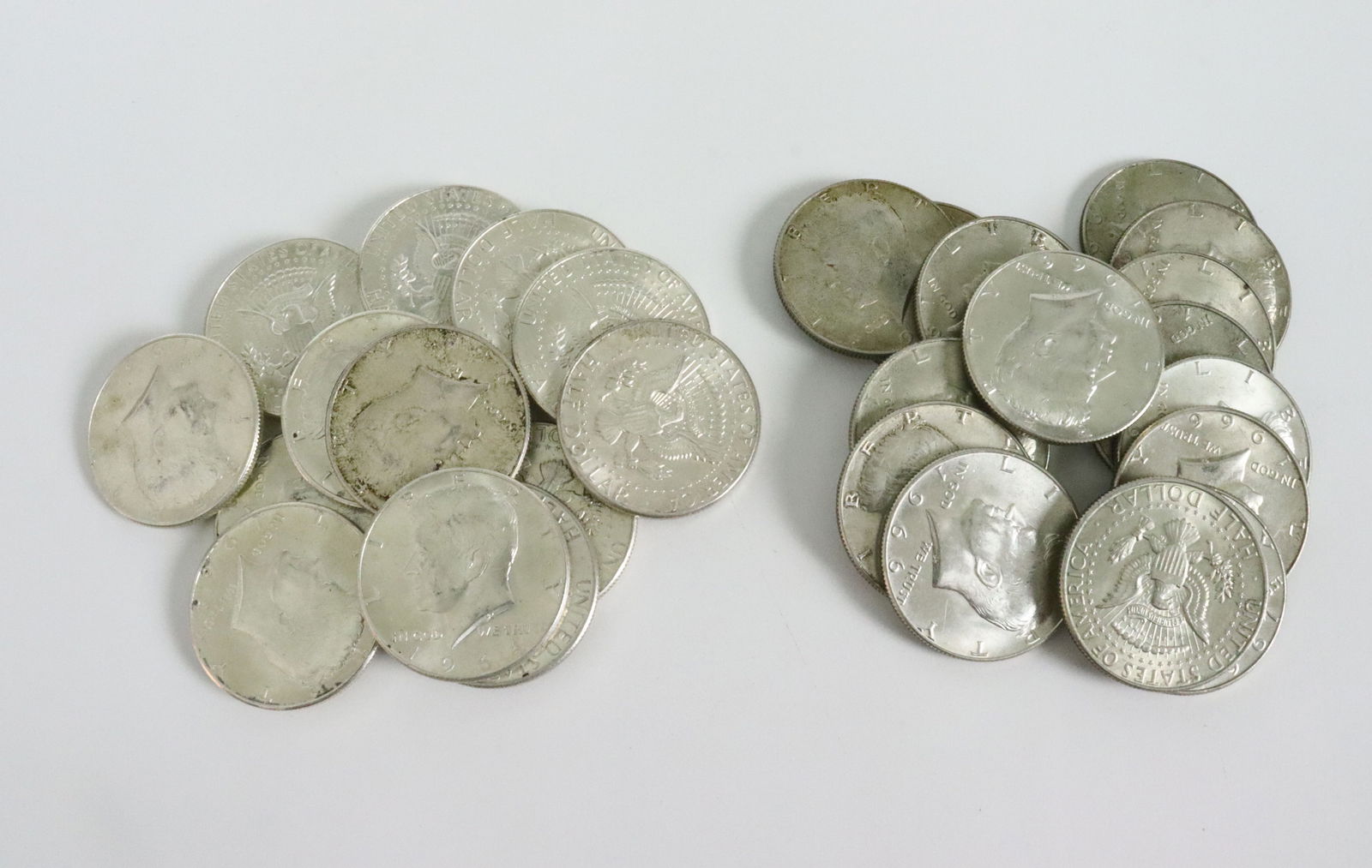(29) KENNEDY HALF DOLLAR COINS: includes (14) 1964, and (15) 40% years, Opening Bid $300