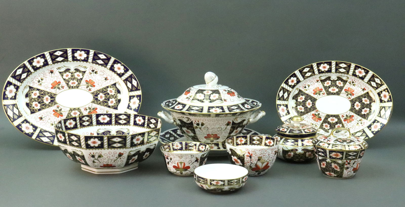 (54) PCS. ROYAL CROWN DERBY ASSEMBLED SERVICEWARE (1 of 5)