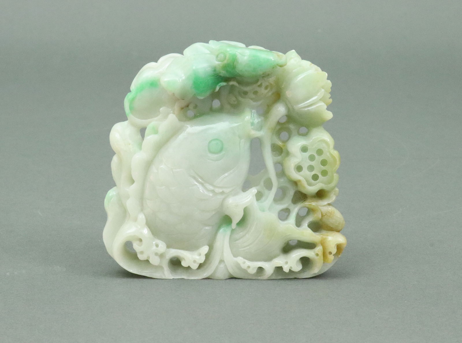 CHINESE JADEITE JADE FISH CARVING (1 of 2)