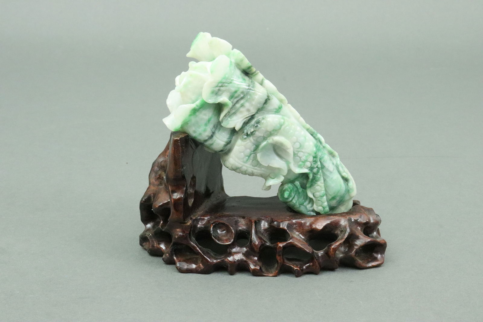 CHINESE JADEITE JADE CABBAGE CARVING (1 of 4)