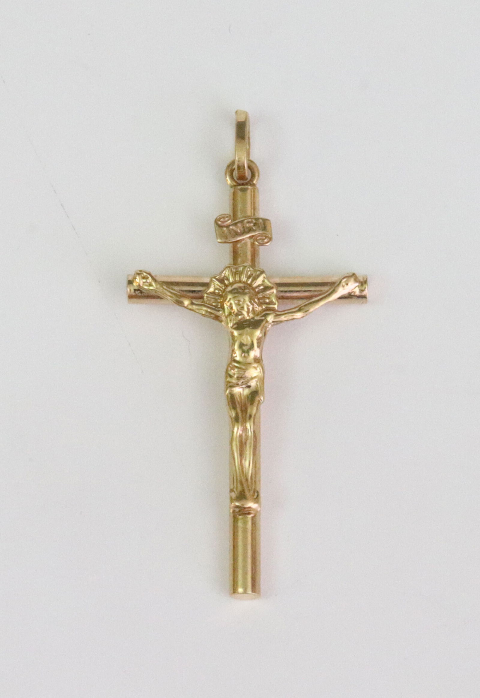 ITALIAN 18K CRUCIFIX PENDANT: stamped 750/26PO for Padova, 2in., 3.6gms., Opening Bid $200