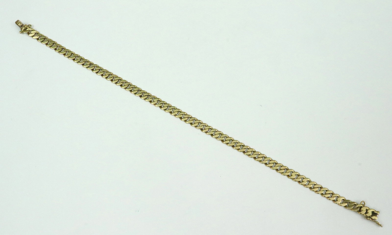 18K CUBAN LINK BRACELET: in yellow gold, stamped 18ct, width 3.5mm, length 7in., box clasp with safety catch (safety chain missing), 6.9gms., Opening Bid $400