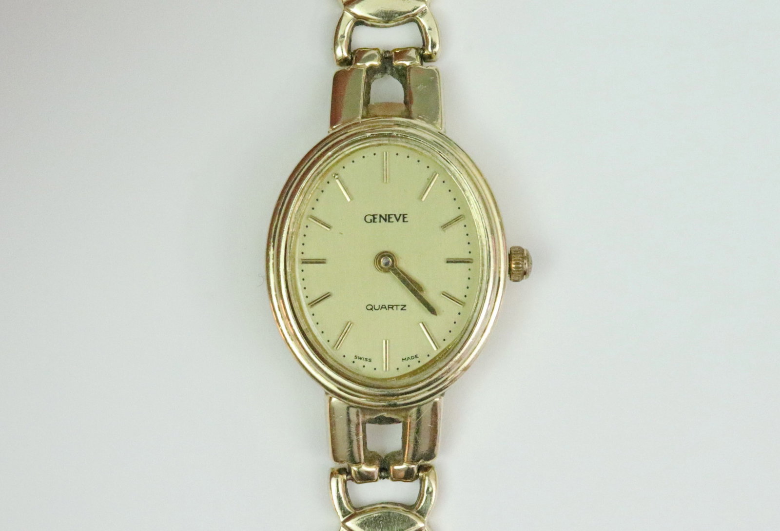 LADIES 14K GENEVE BRACELET WATCH: 33x19mm case including lugs, goldtone dial stamped 'Geneve Quartz Swiss Made', quartz movement stamped 'Swiss 7 Jewels', caseback stamped '14K 585', on fancy figaro style bracelet stamped '14K