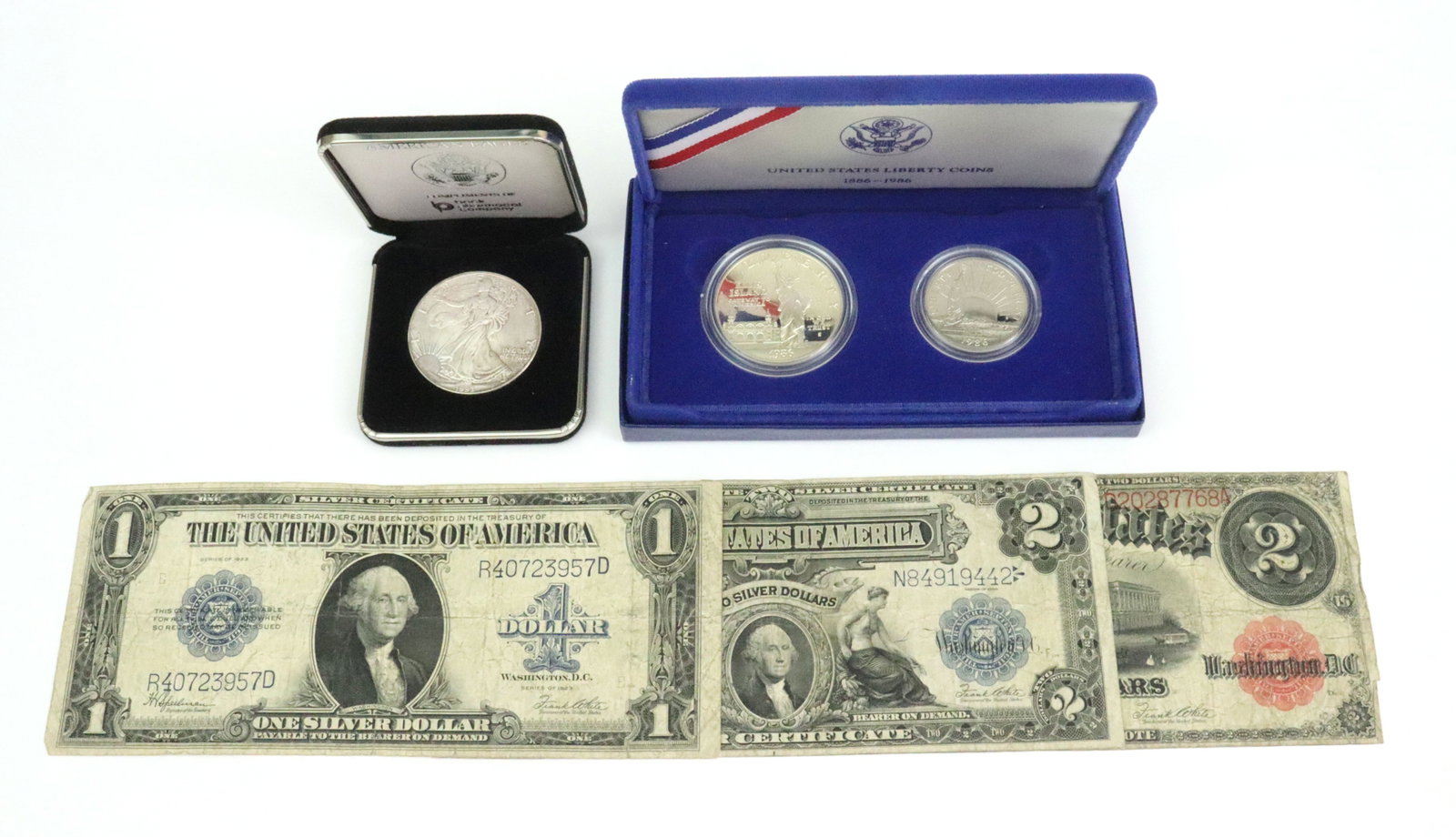 (6) PIECE US CURRENCY & COIN GROUP: includes 3 large-form notes including an 1899 'Mini Porthole' $2 Silver Certificate, a 1917 $2 'Bracelet Reverse' legal tender note, and a 1923 $1 Silver Certificate, all well circulated (see scans), 