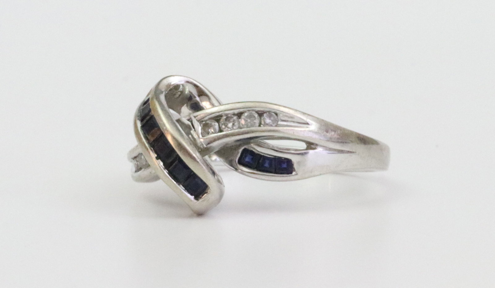 14K SAPPHIRE & DIAMOND CROSSOVER RING - 2