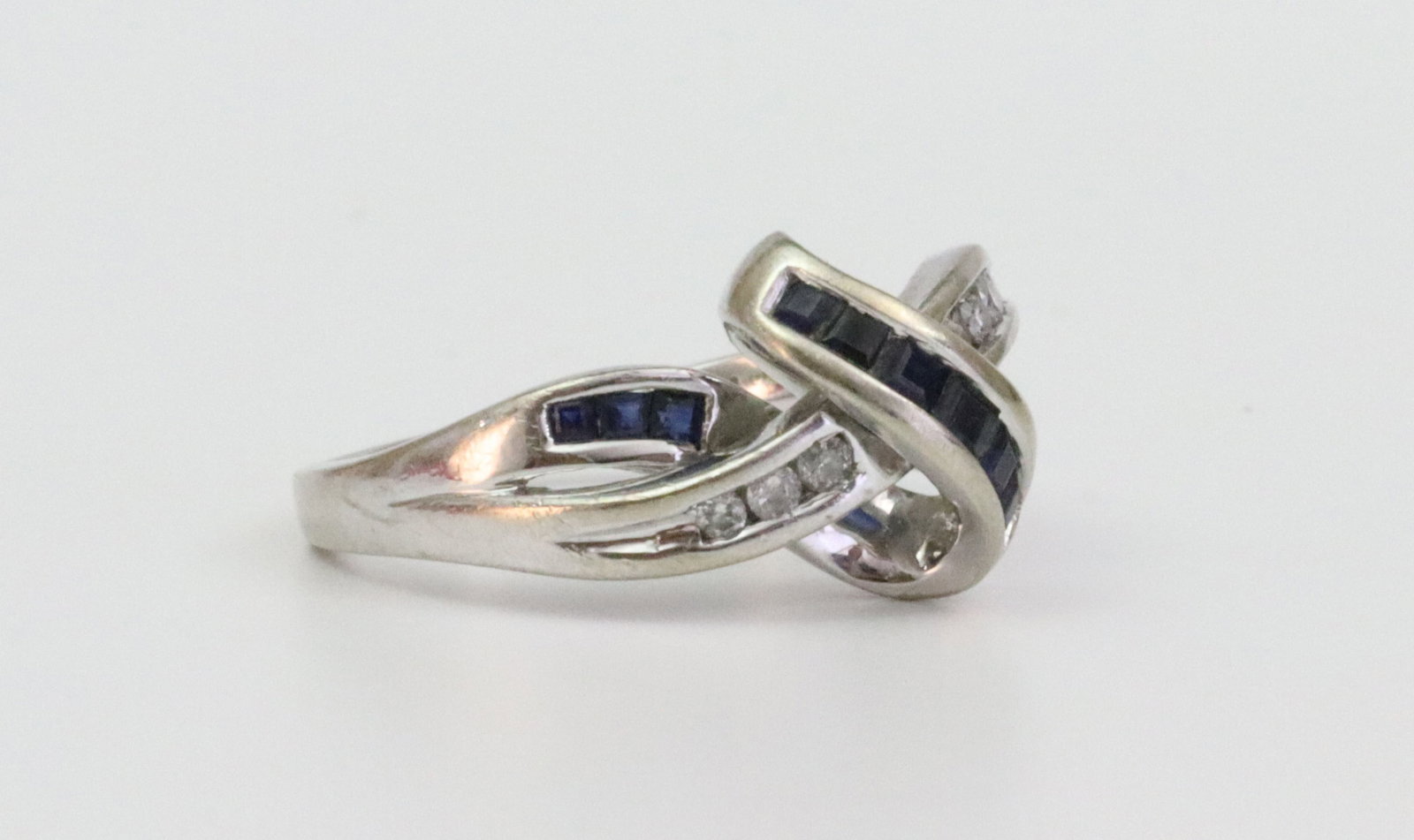 14K SAPPHIRE & DIAMOND CROSSOVER RING - 3