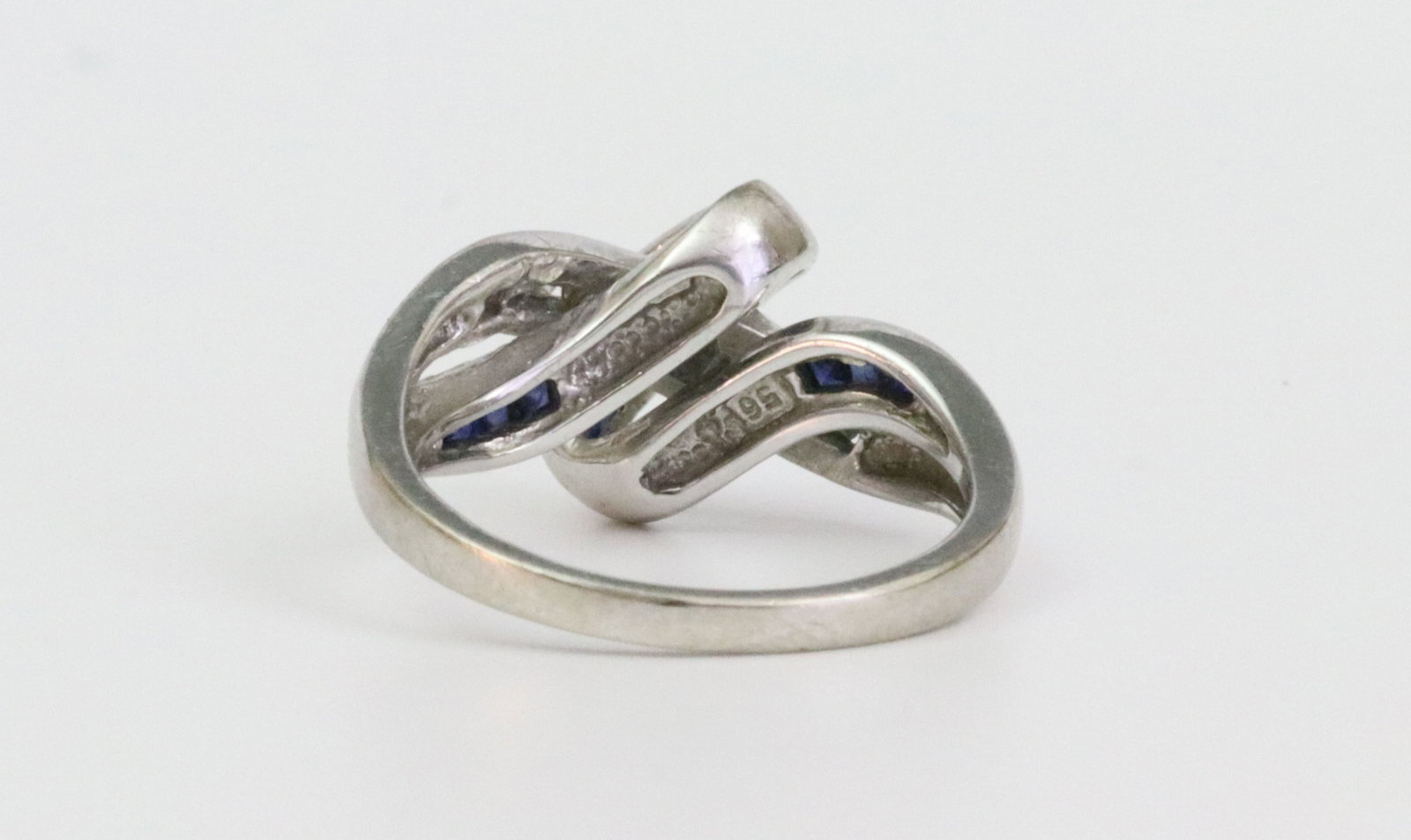 14K SAPPHIRE & DIAMOND CROSSOVER RING - 4