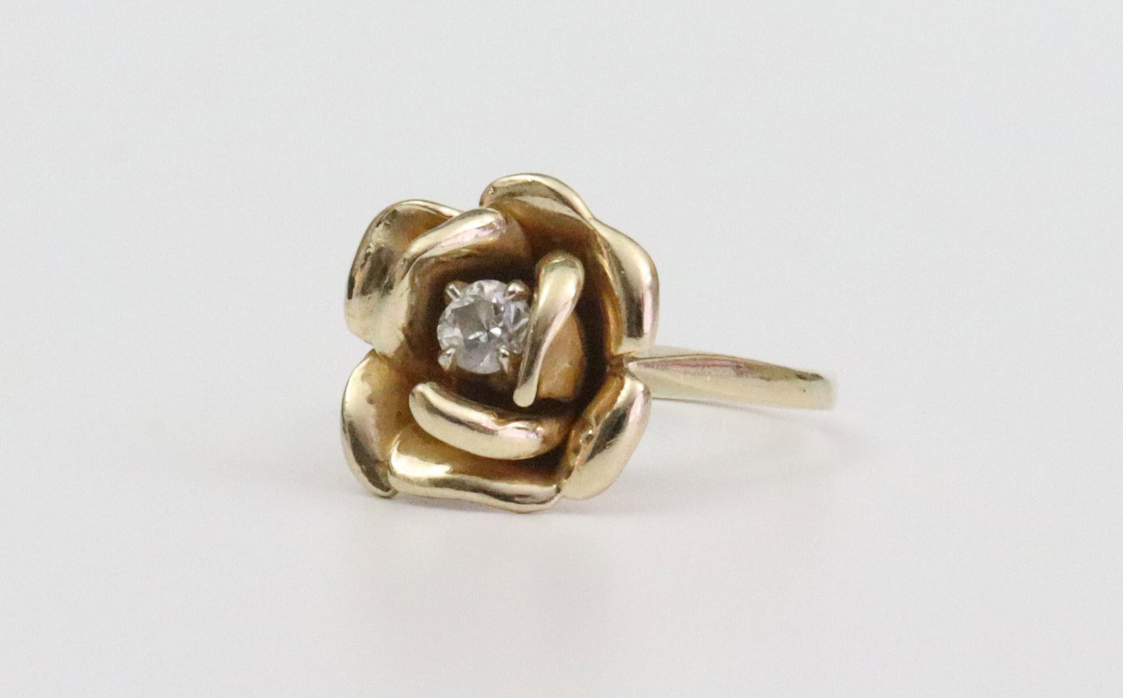 10K FLOWER RING WITH DIAMOND STIGMA - 2