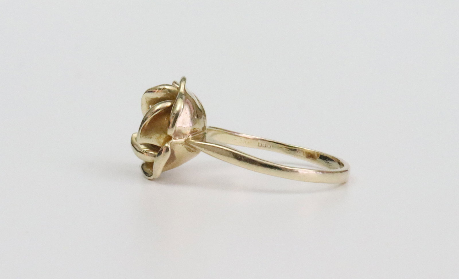 10K FLOWER RING WITH DIAMOND STIGMA - 3