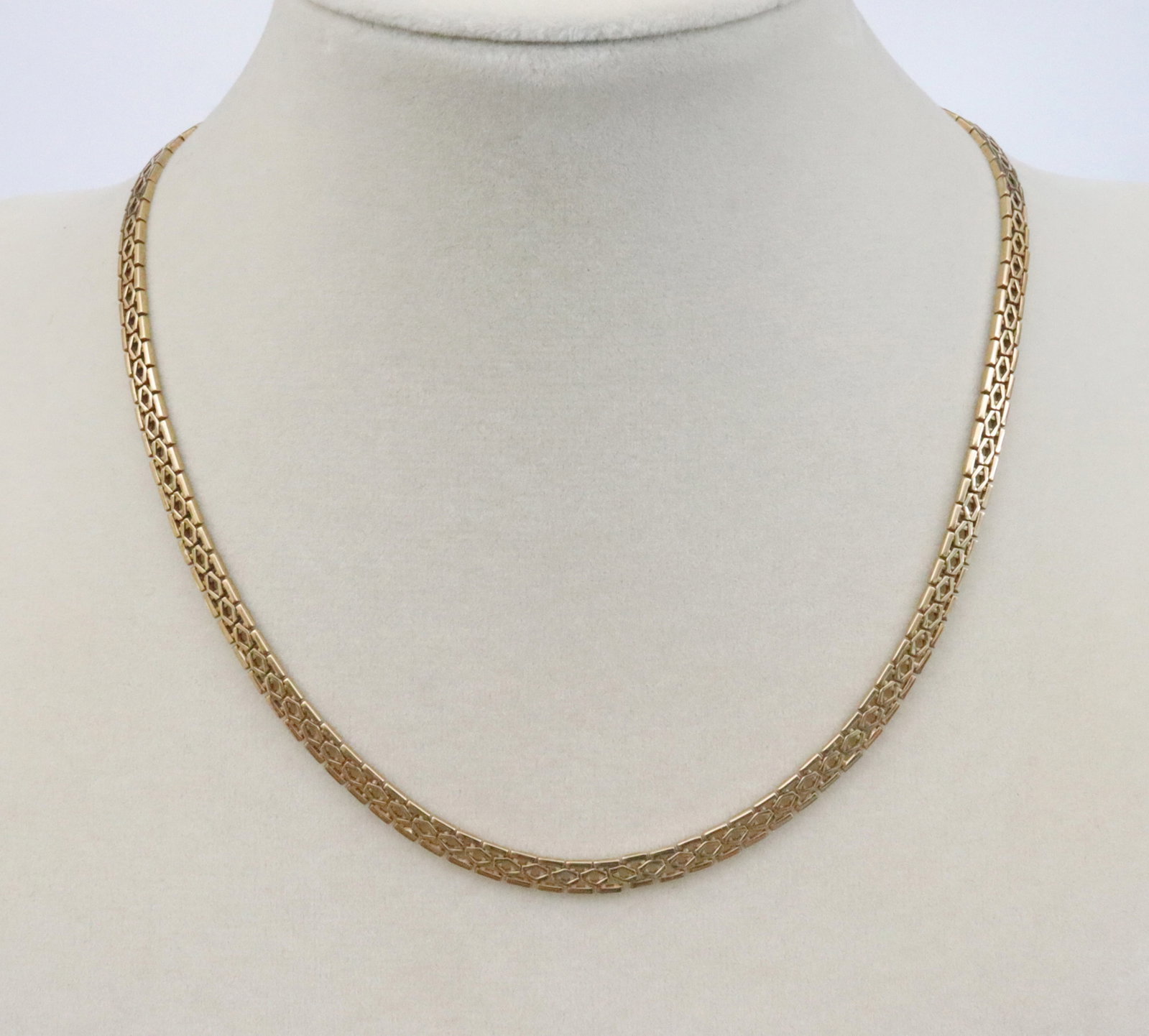 14K FANCY BAR LINK NECKLACE: in bar link design with rhombus centers, in yellow gold, stamped 585, 16in., safety clasp, 18.7gms., Opening Bid $700
