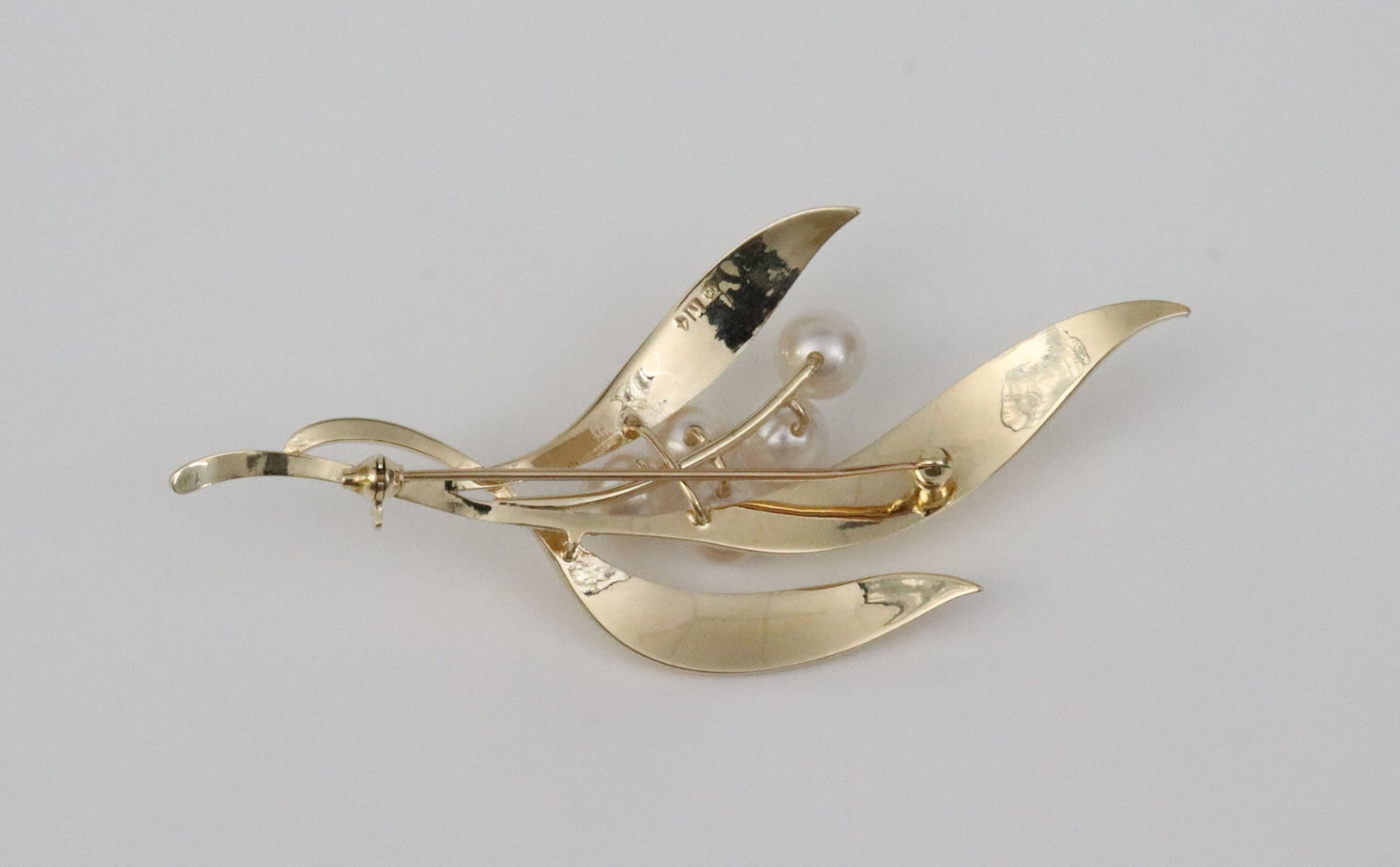 MIKIMOTO 14K LEAF PIN - 3