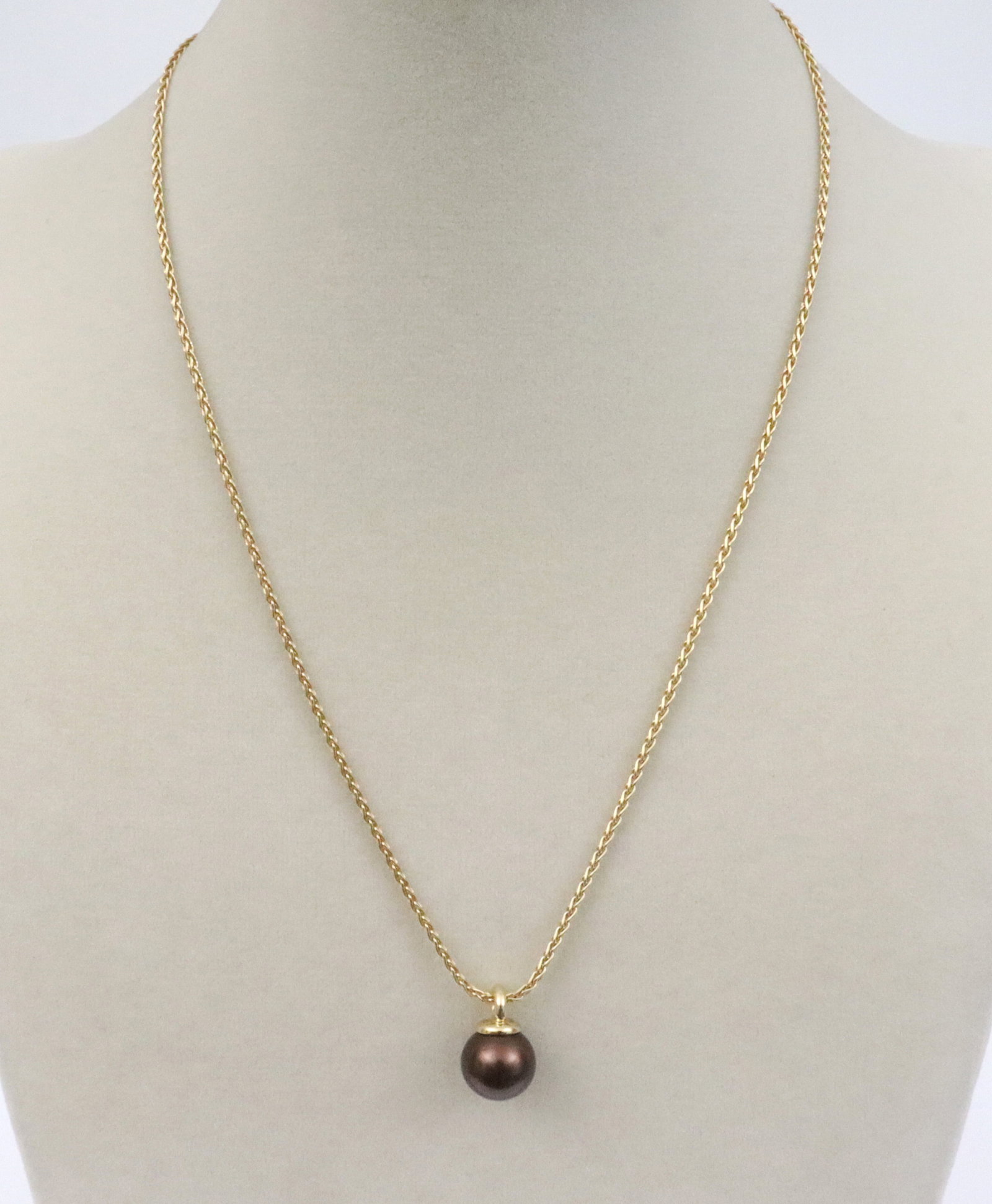 18K IRIDESSE CULTURED PEARL PENDANT NECKLACE: retail pearl brand by Tiffany & Co., featuring an (11mm) Tahitian chocolate pearl, setting stamped 'Iridesse 750', 3.1gms., on 18in. spiga chain stamped 'Iridesse Germany 750', 6.9gms., pearl with
