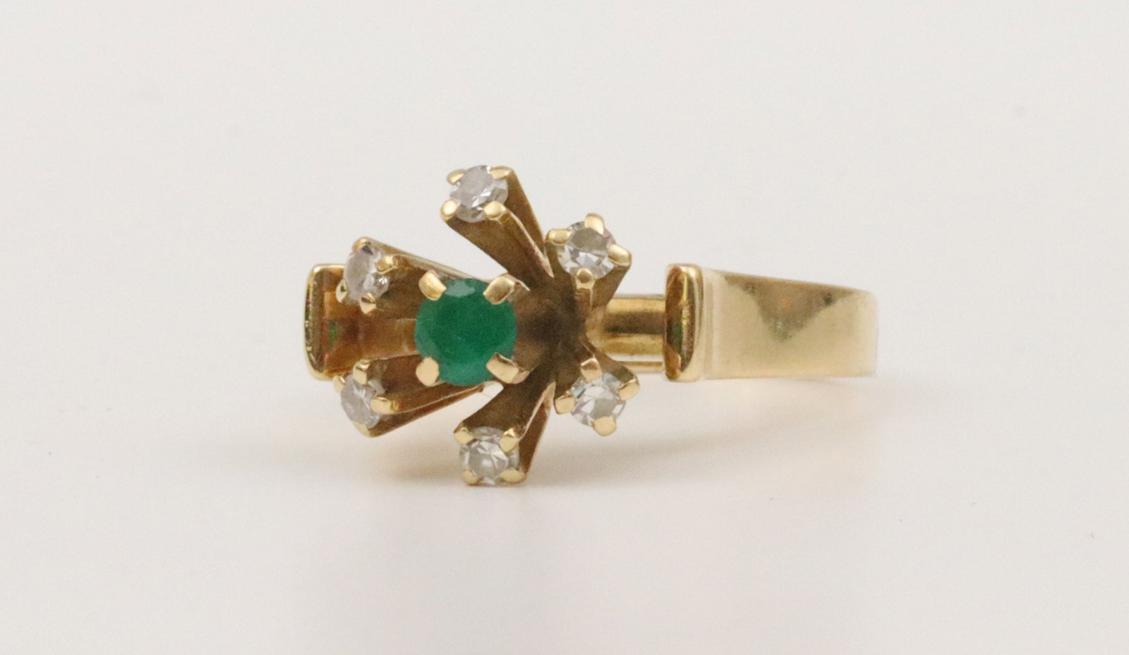 18K DIAMOND & EMERALD RING - 2
