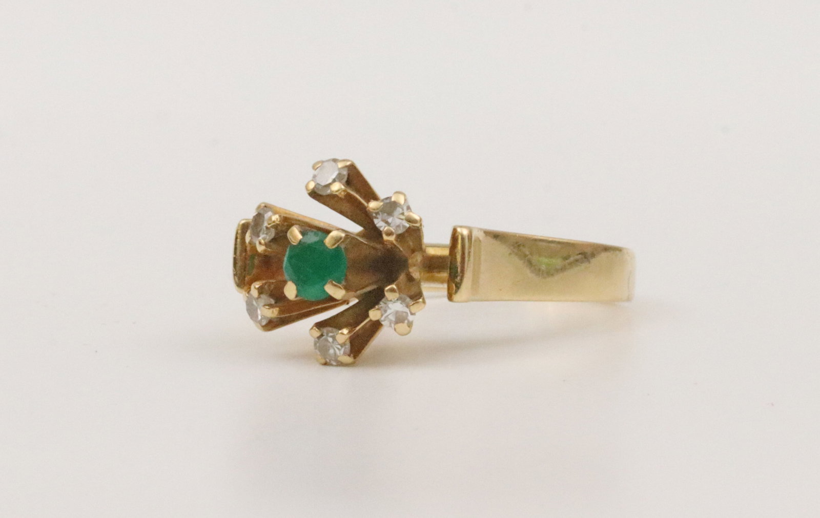 18K DIAMOND & EMERALD RING - 3