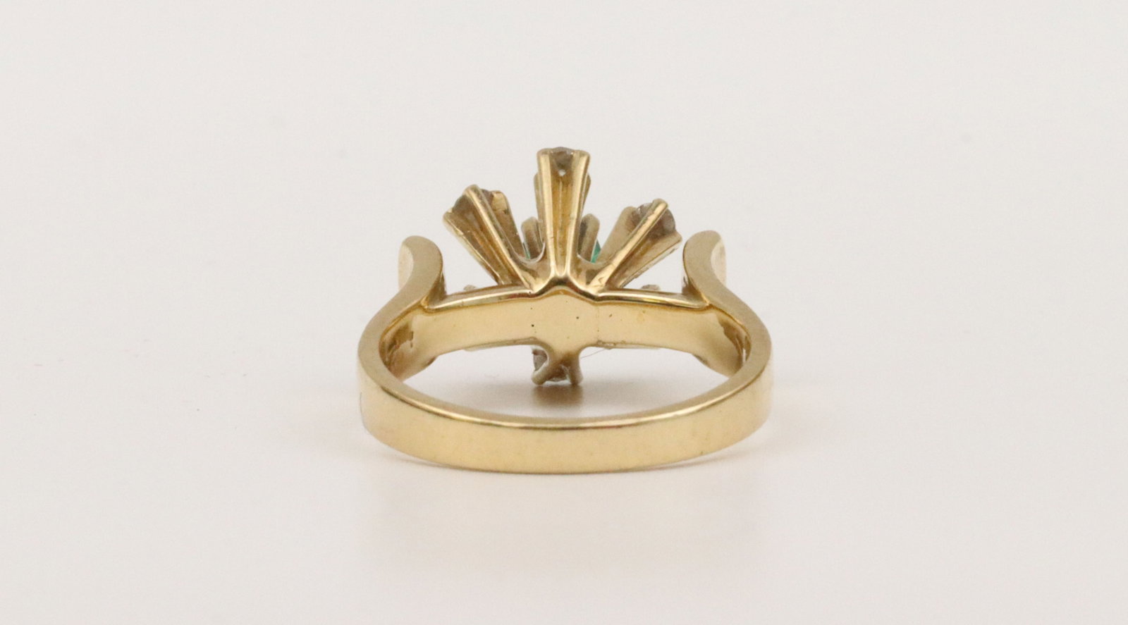 18K DIAMOND & EMERALD RING - 5