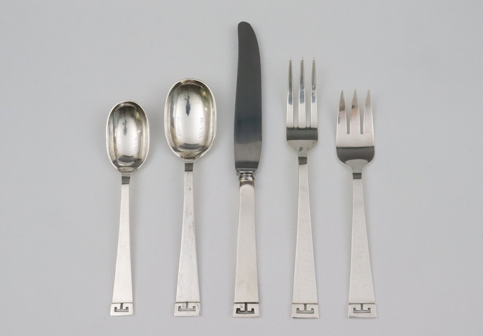 (88) PIECE ALLAN ADLER STERLING FLATWARE SERVICE (1 of 2)