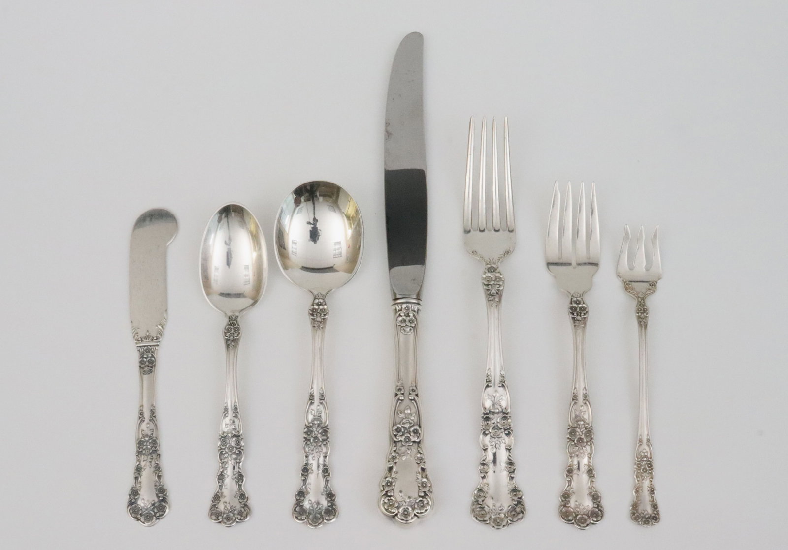 (61) PIECE GORHAM STERLING FLATWARE SERVICE: in Buttercup pattern, including 9 each place knives (9.7in.), place forks (7.5in.), salad forks, teaspoons, cream soup spoons, and butter spreaders, and 3 seafood forks, service pieces include 3 servi