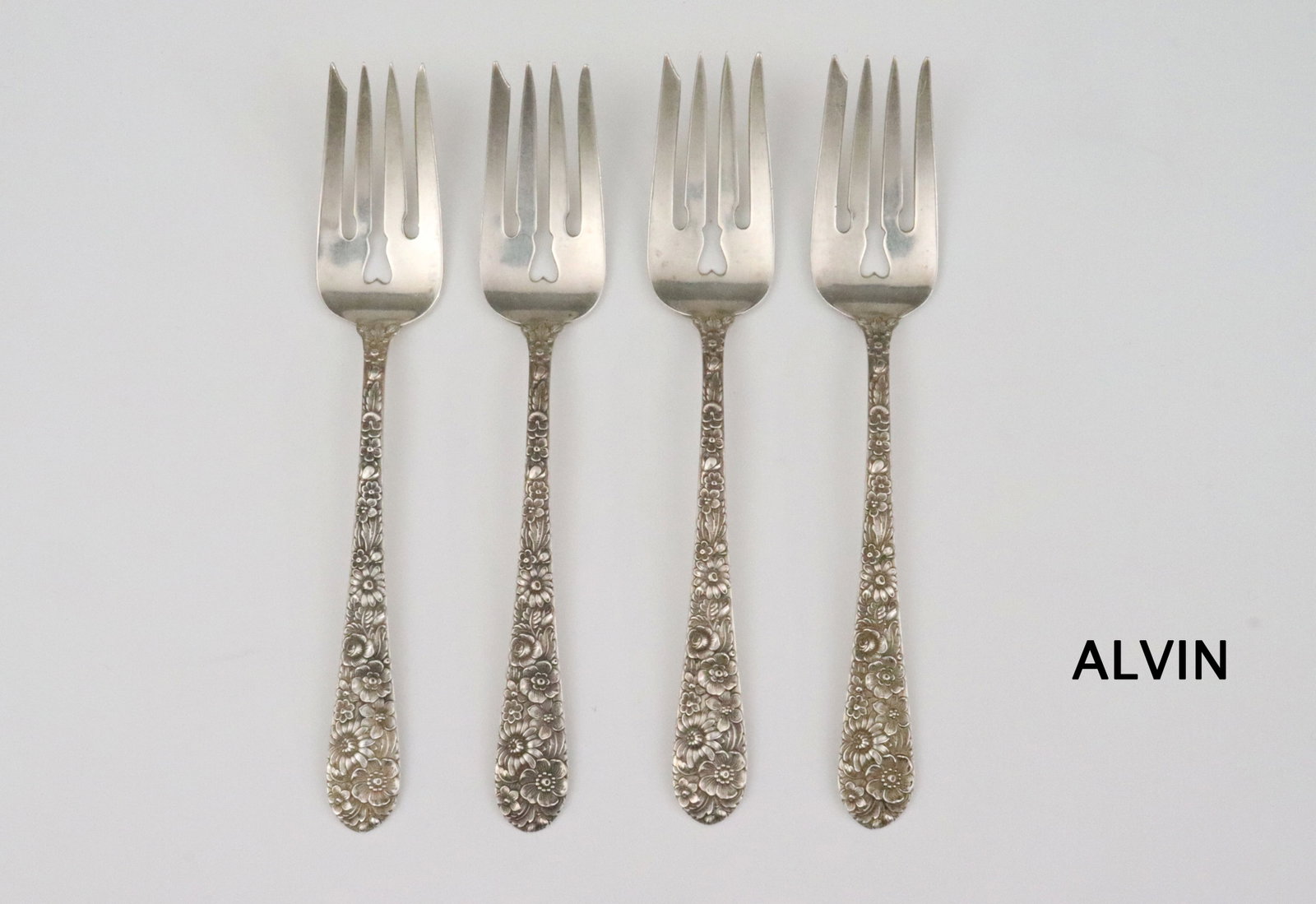 (36) STERLING FLATWARES IN REPOUSSE ROSE PATTERNS - 3