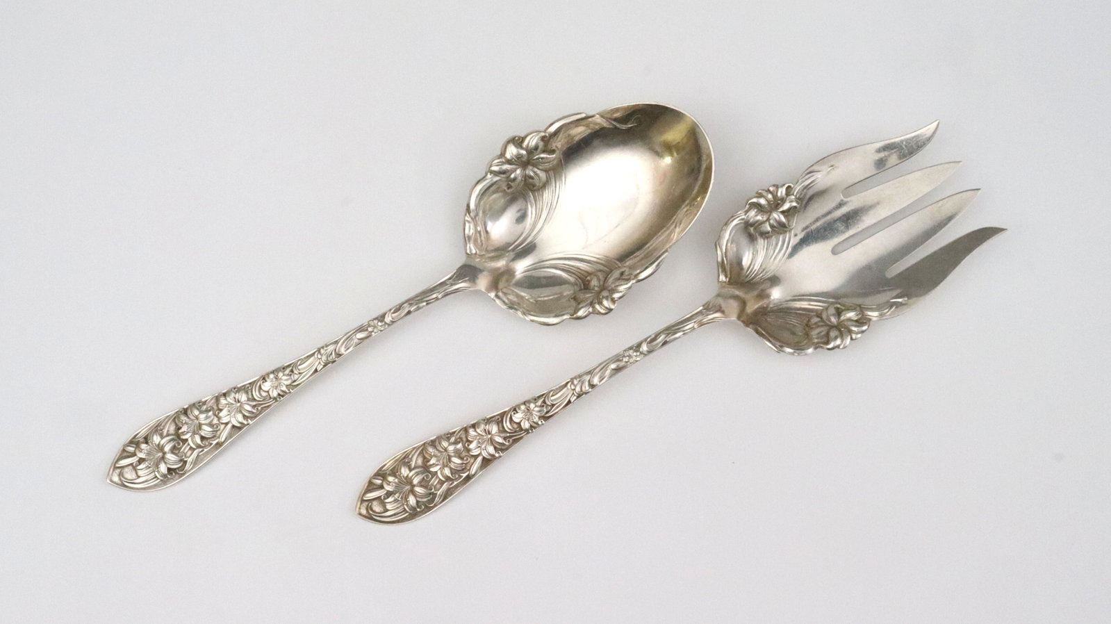 FM WHITING STERLING SALAD SERVING SET: in repousse lily design, 9.4in., 6.1ozt., Opening Bid $225