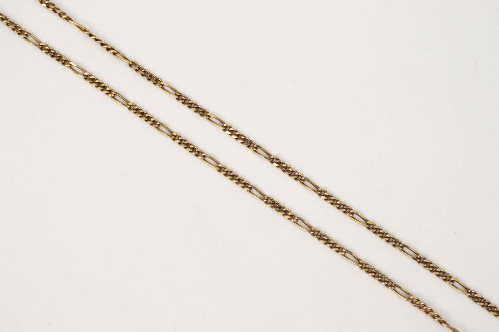 ITALIAN 18K FIGARO CHAIN NECKLACE: in yellow gold, stamped 750, and with Italian hallmark 212 MI (Milano), 16in., 4.1gms., Opening Bid $200