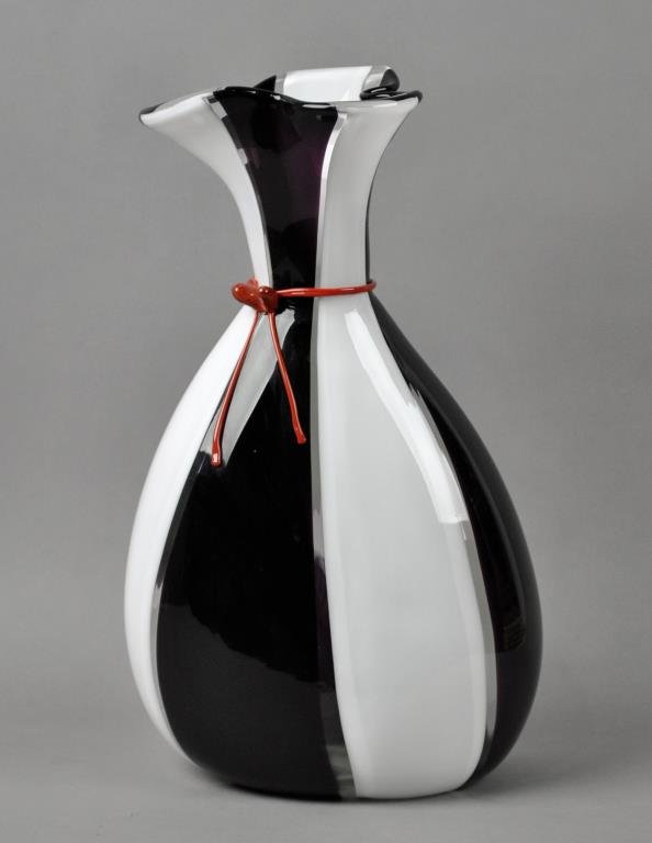 LICIO ZANETTI ITALIAN ART GLASS VASE OF LARGE SIZE: etched signature on base, 17in.