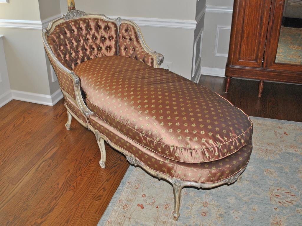 LOUIS XV STYLE CHAISE LOUNGE: damask upholstered in insect motif, tufted back, frame in polychrome paints, 36x67x30in.