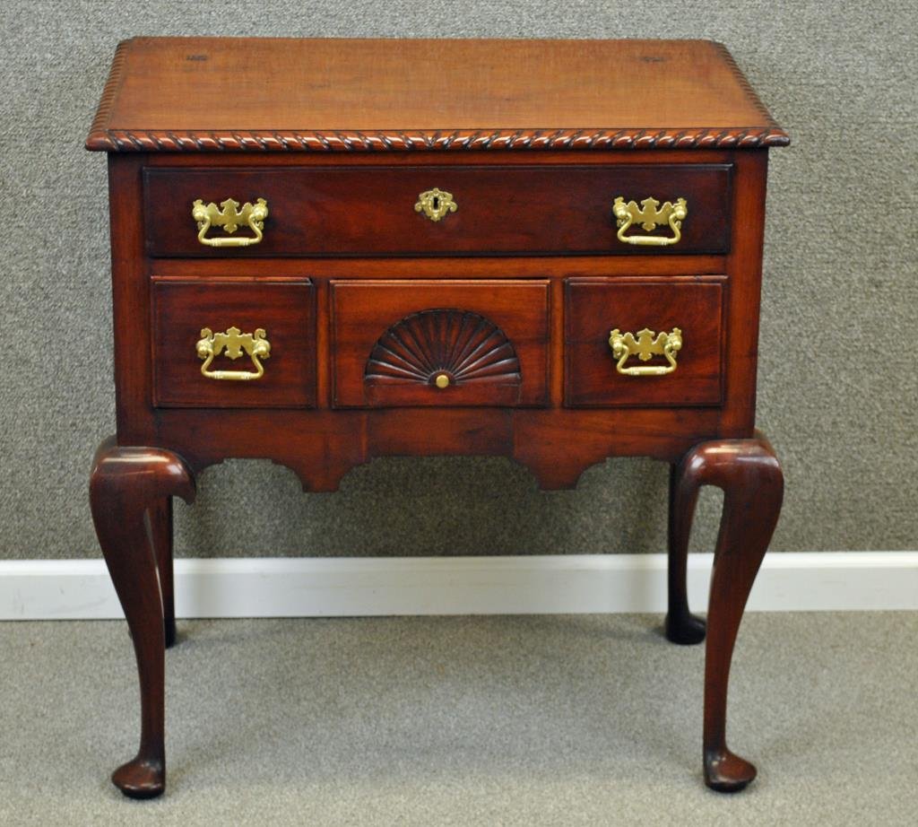 VICTORIAN QUEEN ANNE STYLE MAHOGANY HIGHBOY BASE: 4-drawer, gadrooned edge, cabriole legs on pad feet, 33x31x20in., four notched grooves to top for a fitted upper case