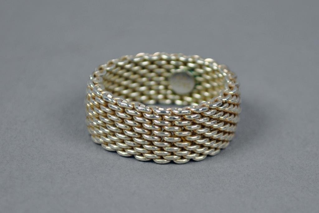 TIFFANY SOMERSET WOVEN MESH RING: stamped 'T & Co. 925', size approx. 11.5
