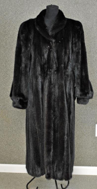 LADIES FULL-LENGTH BLACK MINK COAT: width shoulder to shoulder 18.5in., length 48in.