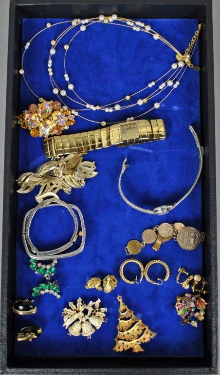 16-PIECE COSTUME JEWELRY GROUP: including a Hattie Carnegie aurora borealis brooch, wrist watches by Croton & Waltham, an Iceland coin bracelet, other bracelets, pins, earrings, etc.