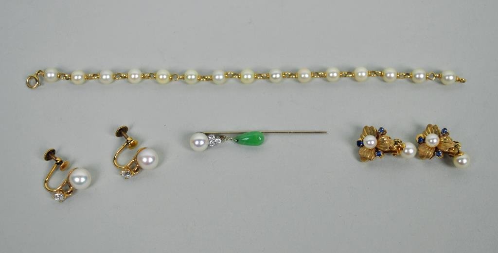 4-PIECE GOLD & PEARL JEWELRY GROUP: including a 7" bracelet, a pair of floral earclips with blue accent stones, a pair of screw-back earrings with diamond drops, and a stick pin with green stone and accent diamonds, all stamped or teste