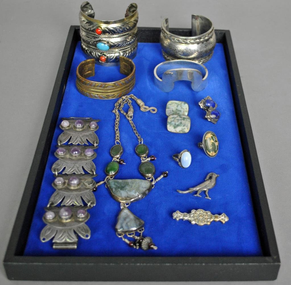 14-PIECE SILVER & SILVERTONE JEWELRY GROUP: including a Taxco 980 amethyst bracelet (one stone lacking), a sterling necklace signed Rita Gordon, a pair of sterling & jade screwback earrings, a pair of China lapis silver earclips, a Spanish ster