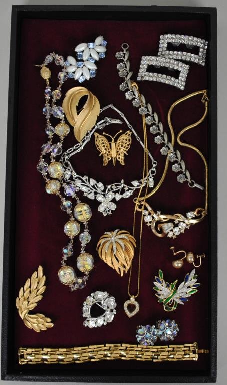 16-PIECE SIGNED COSTUME JEWELRY GROUP: including Trifari, Lisner, Coro, Musi, Givenchy, Weiss, Monet, Corocraft, Vendome, Beau (sterling), a pair of faux-pearl screwback earrings marked BDA 10K, etc.