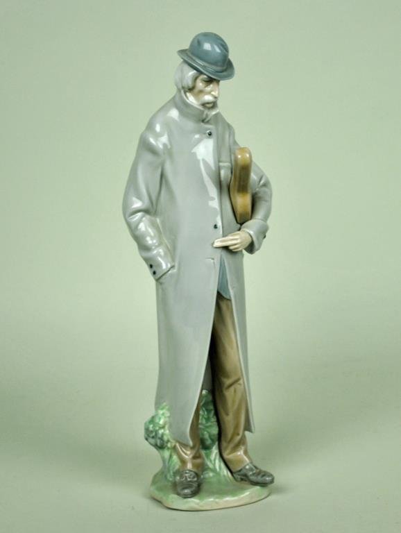 LLADRO FIGURINE – OLD MAN WITH VIOLIN: #4622, 14in.