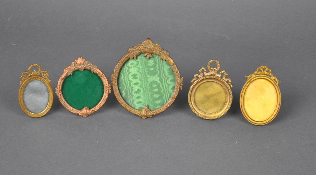 (5) ROUND & OVAL FRENCH BRASS PICTURE FRAMES: easel backs, 3 with hang rings, largest opening diameter 3in., overall 4.5x4in. Estate Collection
