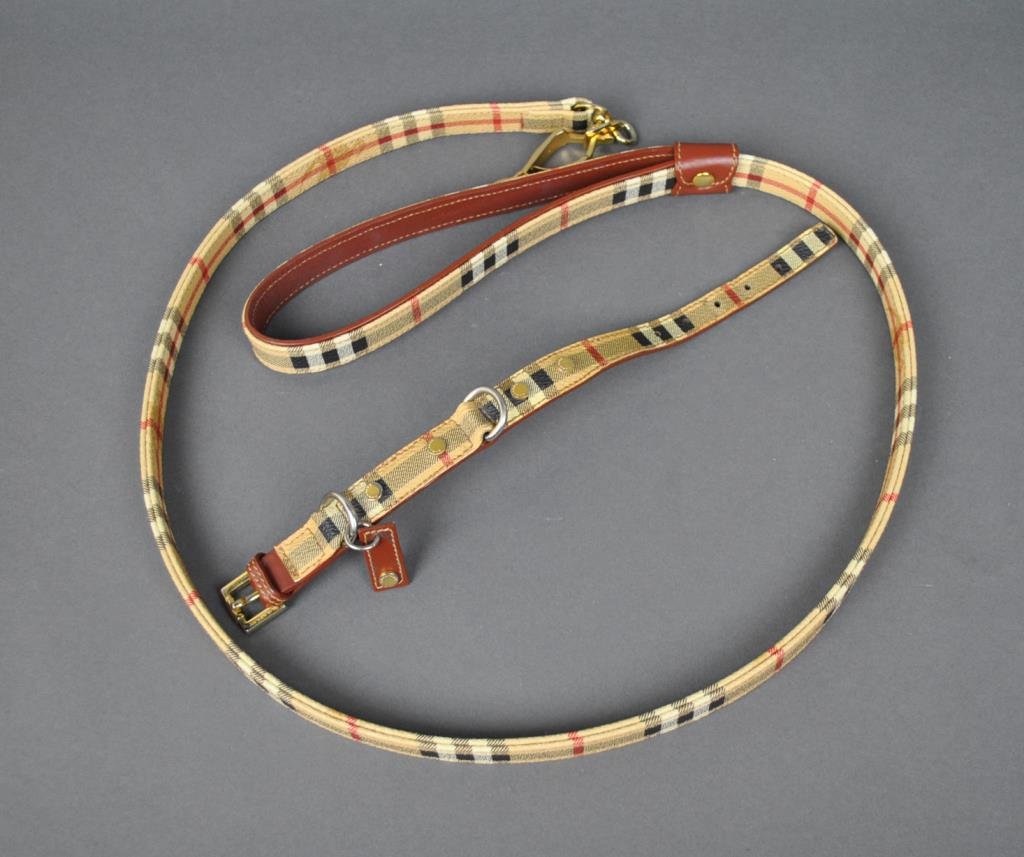 BURBERRY PLAID LEASH & COLLAR: marked Burberry London (leash also marked Made in Italy), leash 51.5in., collar adjustable 9-12in., overall 13.25in.