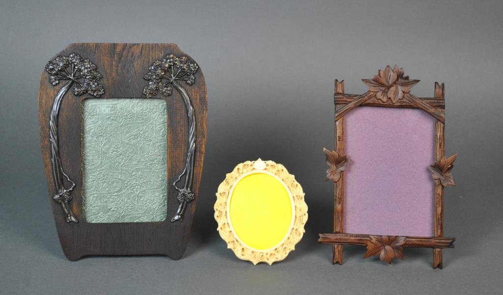(3) VINTAGE EASEL BACK PICTURE FRAMES: two of wood construction, one with stylized metal trees framing the image, the other of bone, largest opening size 6x4in.
