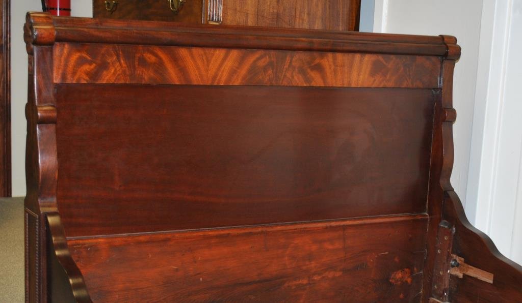 AMERICAN EMPIRE MAHOGANY DAY BED: c.1835, 40x82x43in.