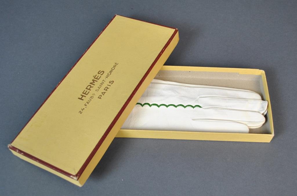 HERMES FRANCE LADIES LEATHER GLOVES: green embroidered scalloped trim with cherry cuff decoration, glove interior stamped 'Hermes Paris 7', new condition with box (box with rubs and small corner tear)