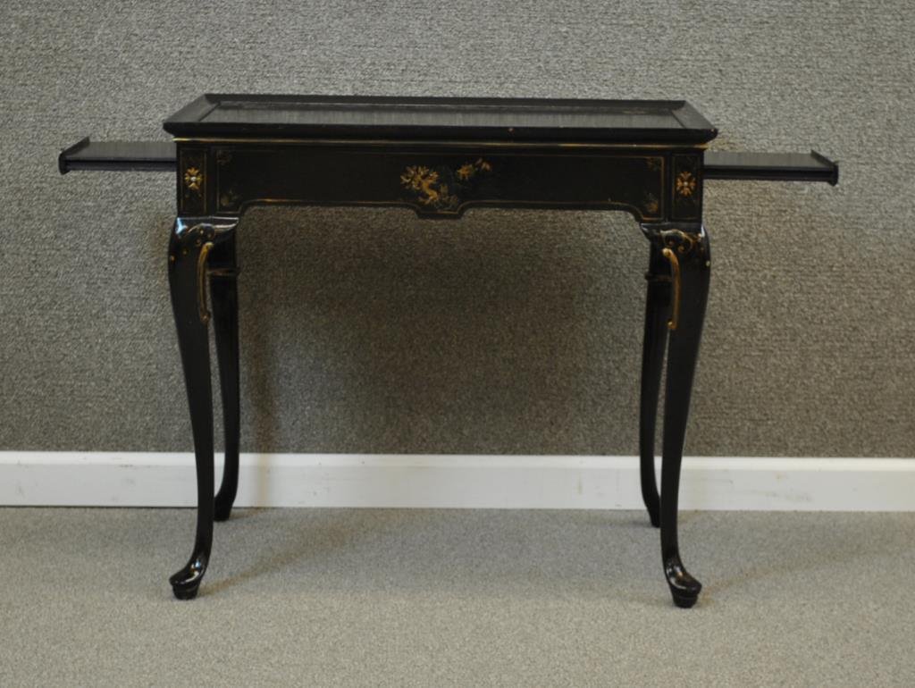 BLACK & GOLD-PAINTED TEA TABLE: 20thC., Queen Anne style, pull-out candle slides, Greenbaum Interiors, overall wear, 25x28x18in.