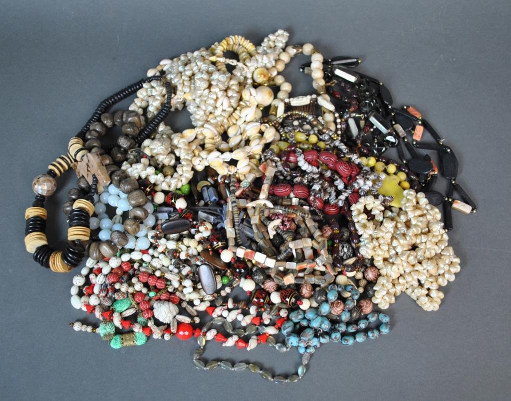 30+ VINTAGE NECKLACES: including shell, mother of pearl, abalone, wood, glass, metal, etc., 14-59in.