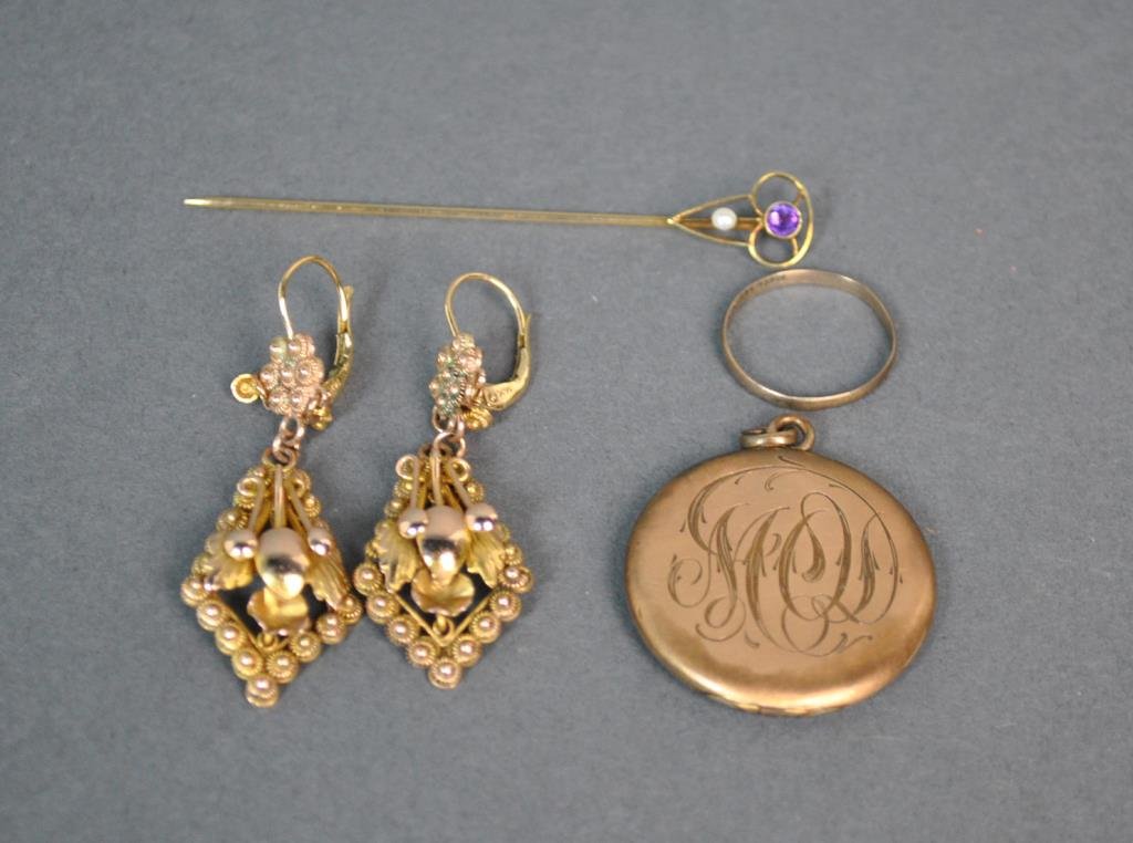 (4) PIECE GOLD GROUP: including a tested 14K amethyst and seed pearl stick pin, a tested 10K locket pendant, a gold band stamped 9CT, and a pair of pendant earrings with stamped 14K ear hooks, pendants stamped 'Mex' (penda