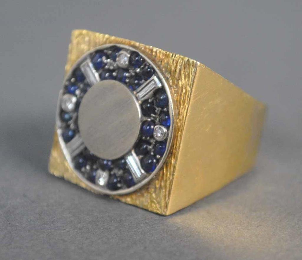 GENT'S SAPPHIRE & DIAMOND RING (1 of 2)