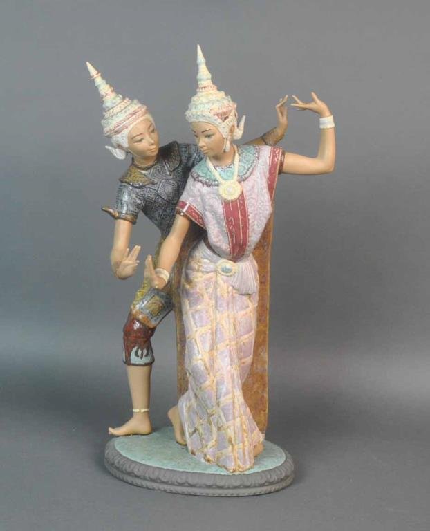 LARGE LLADRO FIGURINE - THAI COUPLE (1 of 2)